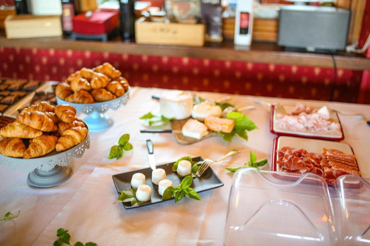 Felicin - Ristorante Albergo "Dimora Storica" Monforte D'Alba Bagian luar foto