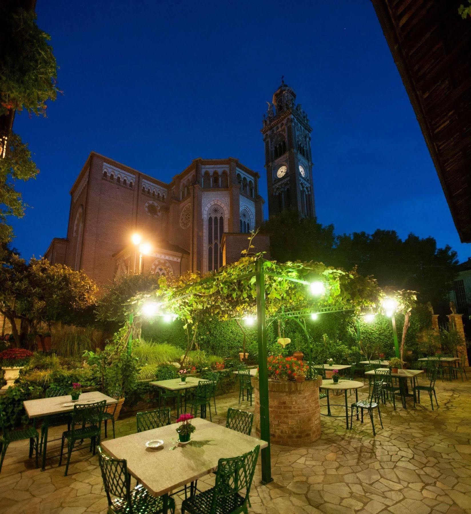 Felicin - Ristorante Albergo "Dimora Storica" Monforte D'Alba Bagian luar foto